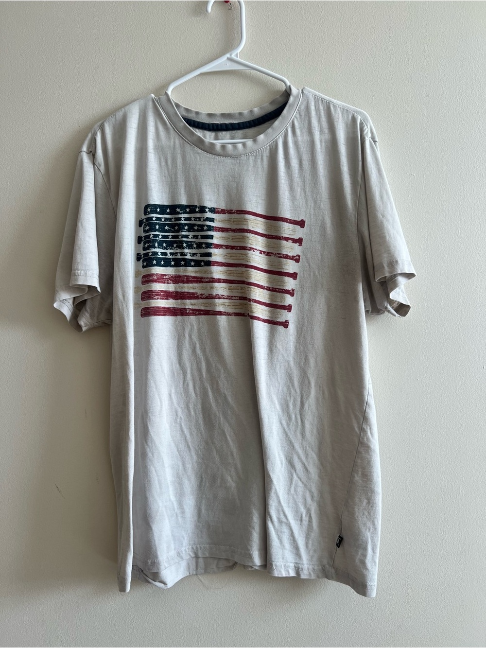 Lee Short Vintage Sleeve Graphic Tee with Flag Print - Cream, Blue, Red